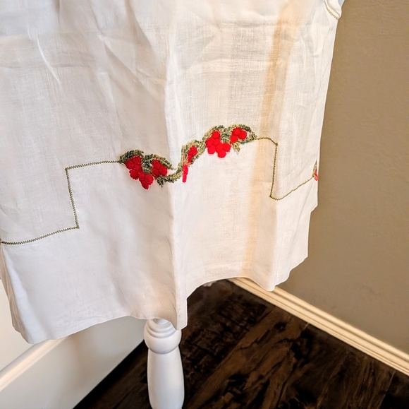 Vintage Cream Apron with Red Floral Accents - Picture 3 of 9